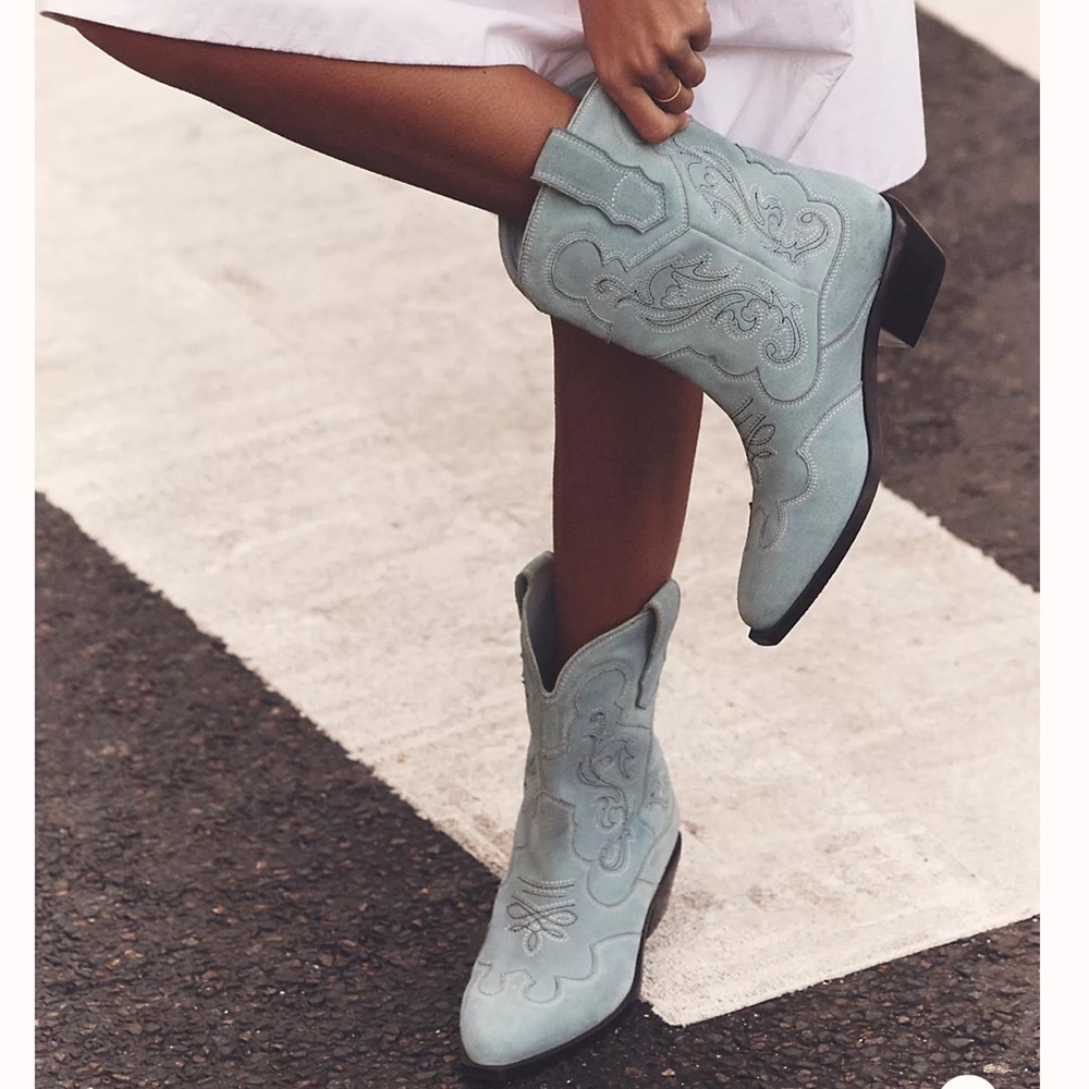 SPELL Stolen Heart Western Boots in Forget Me Not powder blue Suede Leather Sz 6